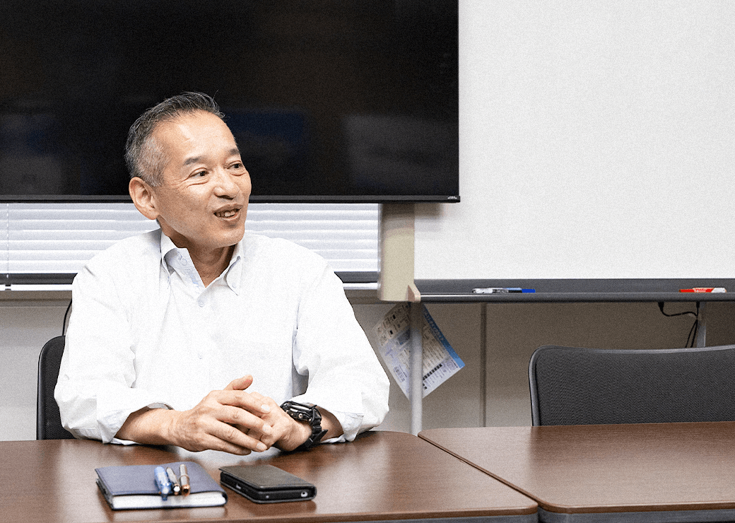 インタビューを受ける部長小川知宏様
